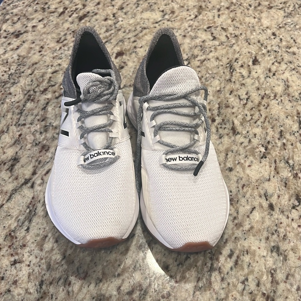 Like new New Balance sneakers. Very light shoe. White with gray detail
